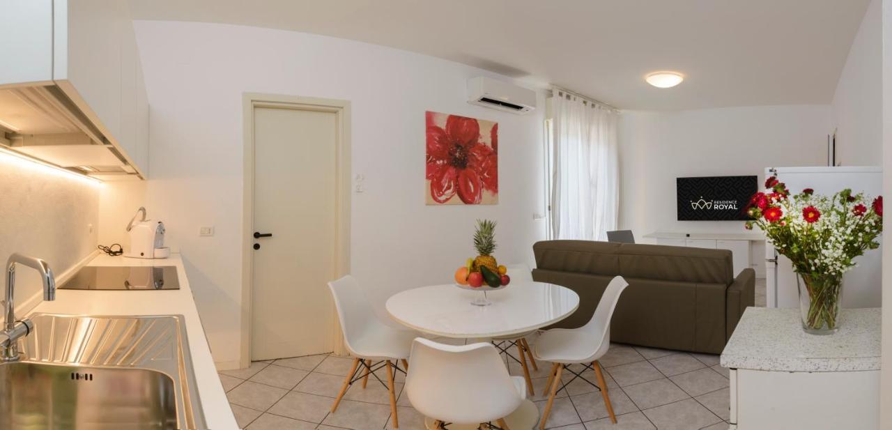 Residence Royal Rimini Buitenkant foto